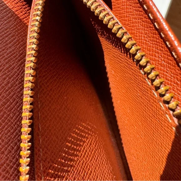 Louis Vuitton Wallet - Picture 9 of 10